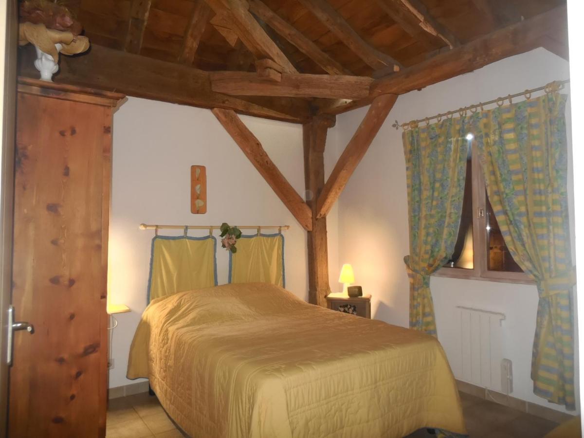 Gite De La Jument Grise Lescheroux Exterior foto
