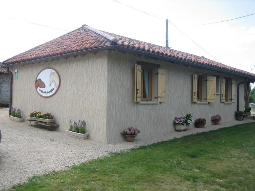 Gite De La Jument Grise Lescheroux Exterior foto